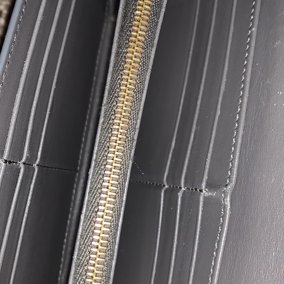 🥊 PRICE DROP
Authentic CELINE | LARGE FLAP WALLET IN GRAINED CALFSKIN GREY - Picture 8 of 14